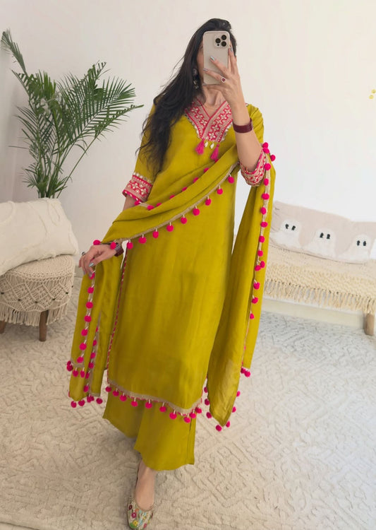 VRATIKA Kurti Set With Dupatta